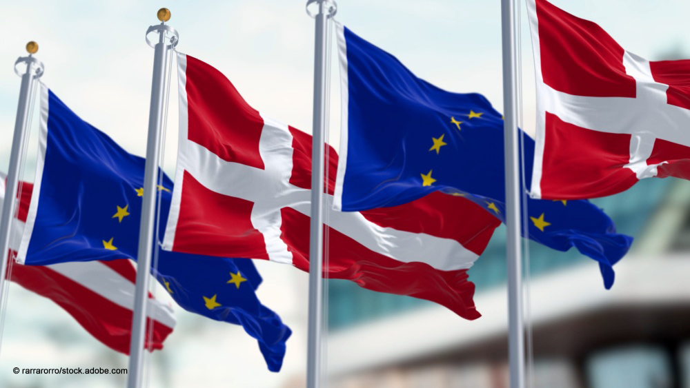 Danish flags and flags of the EU fluttering.